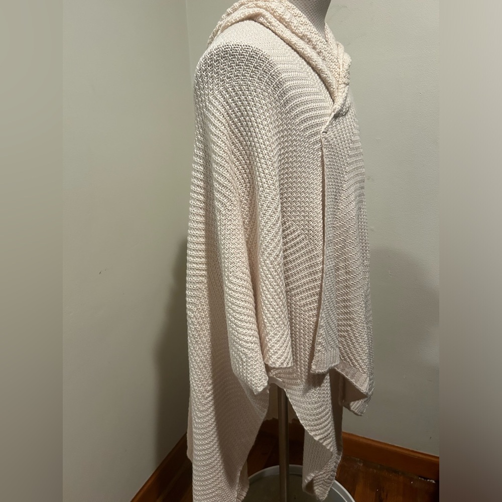 HIPPIE Off White Sweater Cape Poncho OSFM MUST HAVE Looks Great with Jeans - Picture 5 of 5